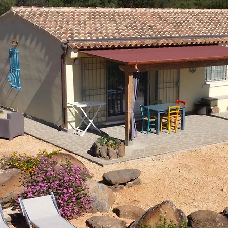 Dom wakacyjny Country Sant' Elene- Mirto