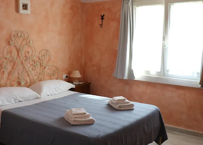 Country Sant' Elene- Mirto بيت للعطل