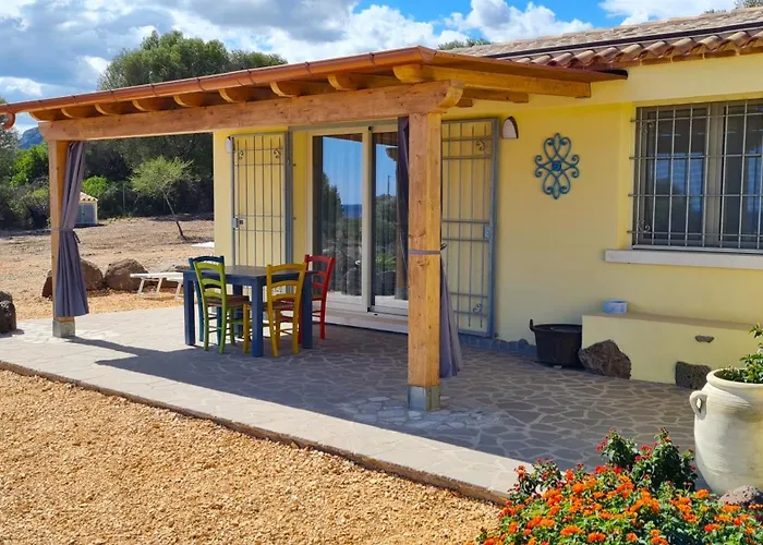 Country Sant' Elene- Mirto بيت للعطل